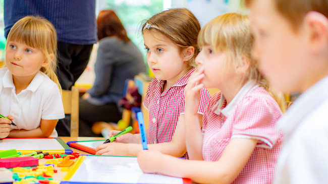 A group of children sitting at a table

Description automatically generated with medium confidence